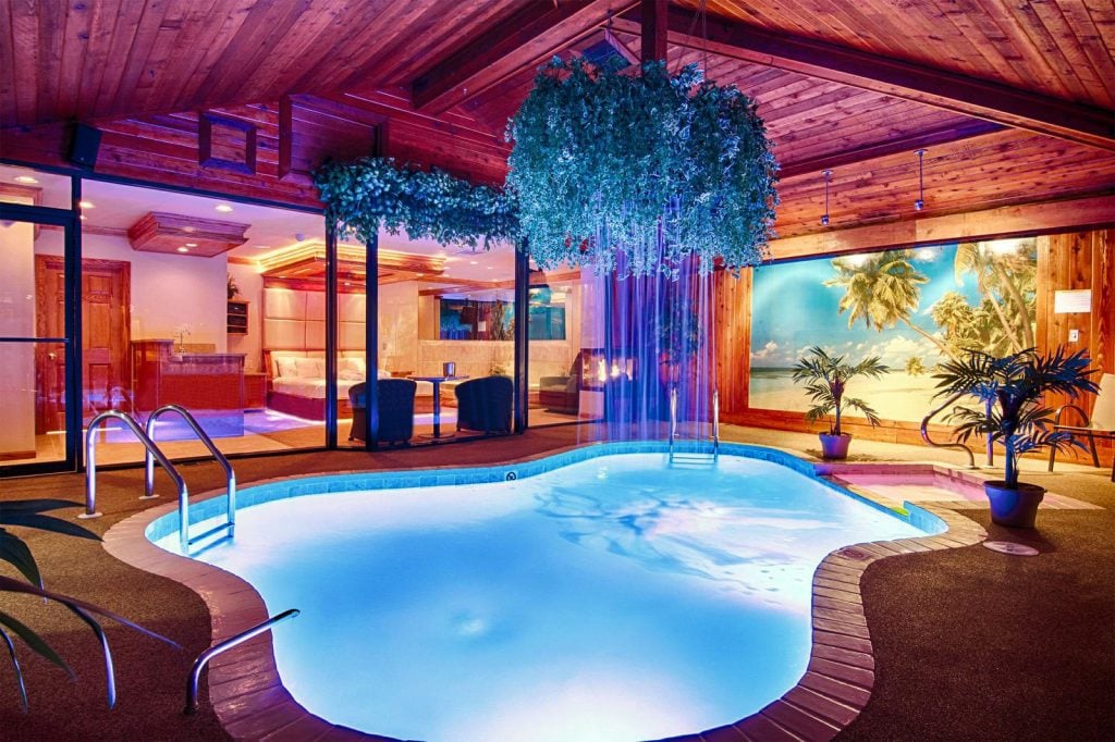 Majestic Swimming Pool Suite