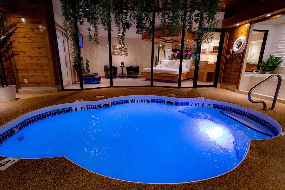 Sybaris Pool Suites - Romantic Weekend Getaway