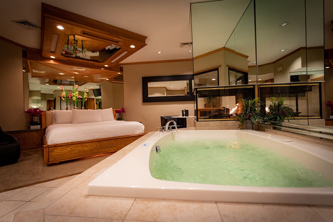 Jacuzzi Suites Illinois: 6 Illinois Hotels with In-Room Jacuzzis