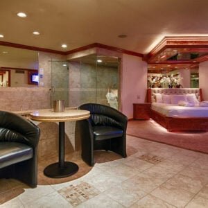 Deluxe Whirlpool Suite – Sybaris – Romantic Weekend Getaways in Chicago ...