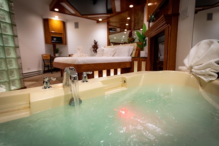 Sybaris Classic Whirlpool Suite - Downers Grove IL