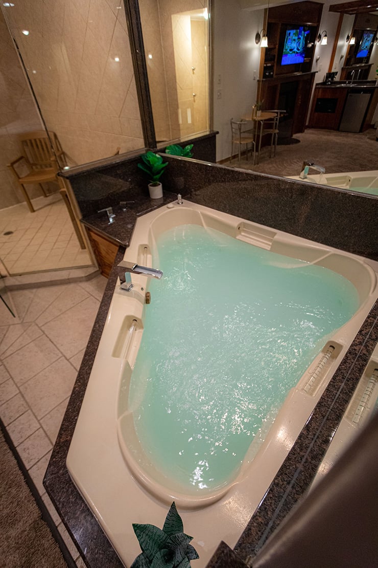 Editor Picks: Hotels in Detroit with a Jacuzzi in the Room